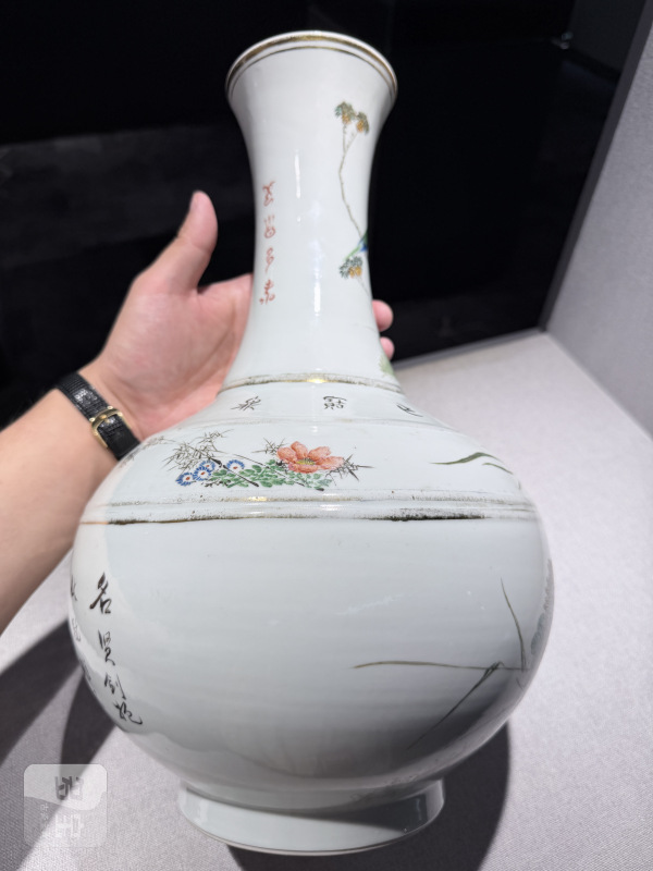 清晚期 浅绛彩大吉图赏瓶 - 图5